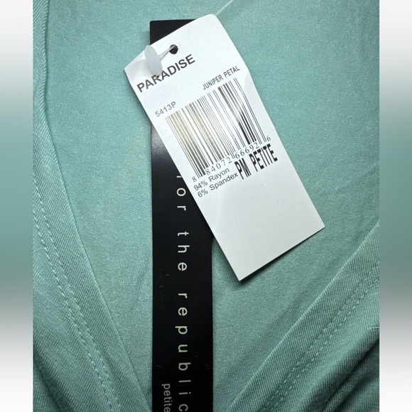 NWT Women's medium Teal Twist Front Top V Neck Blouse Shirt for The Republic - Picture 3 of 5